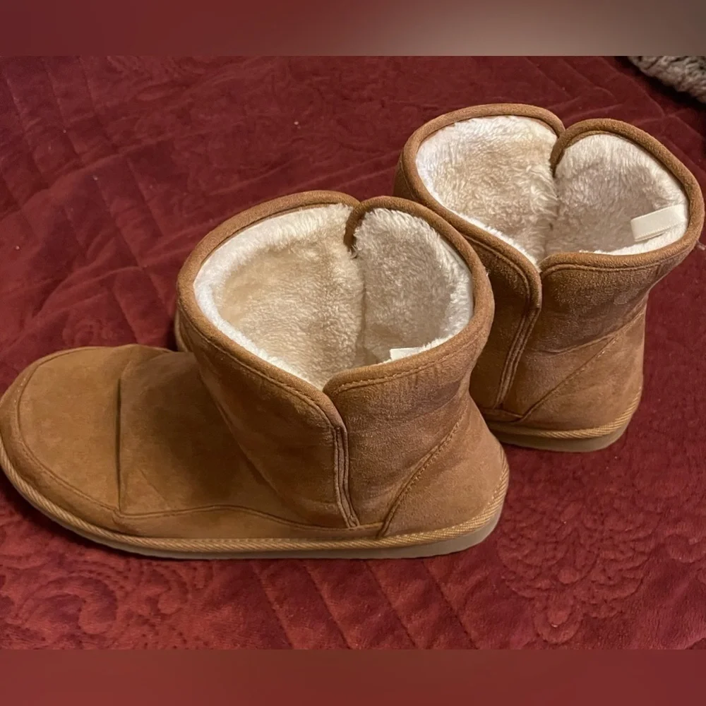 Old Navy‎ Size 7 Chestnut Cozy-Bootie Low Top Faux Suede With Fur Lining .